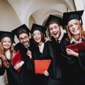 università